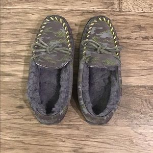L.L. BEAN Wicked Good Grey Suede Shearling Moccasin Slippers Boy’s Size 2